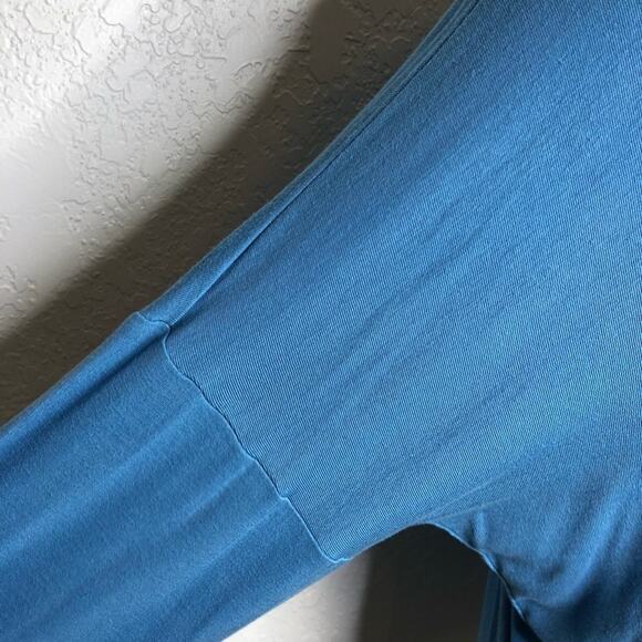 Cabi blue v neck long sleeve jersey knit top size Medium #6542 - Picture 4 of 12